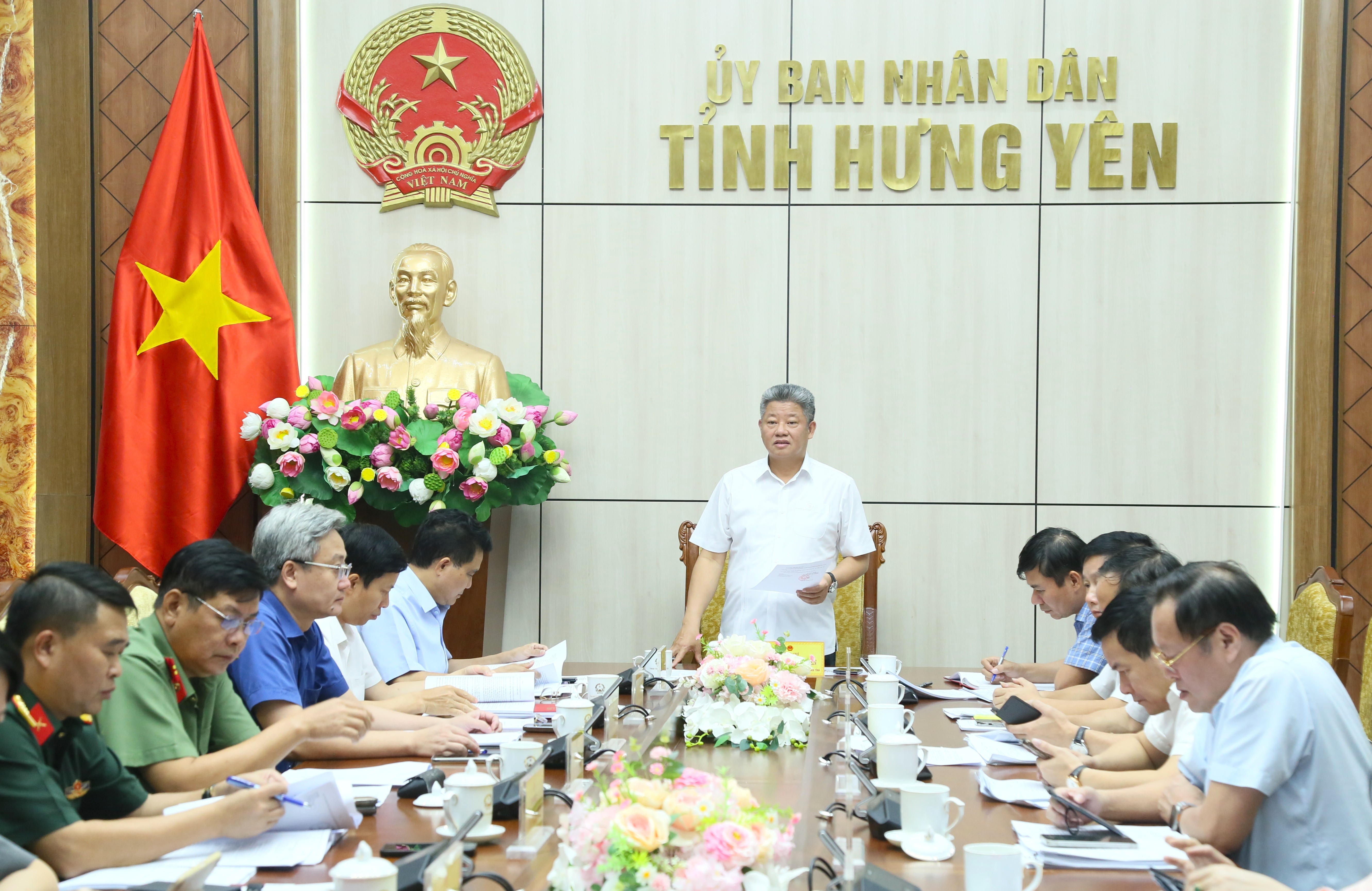 UBND tỉnh nghe và cho ý kiến về một số nội dung quan trọng